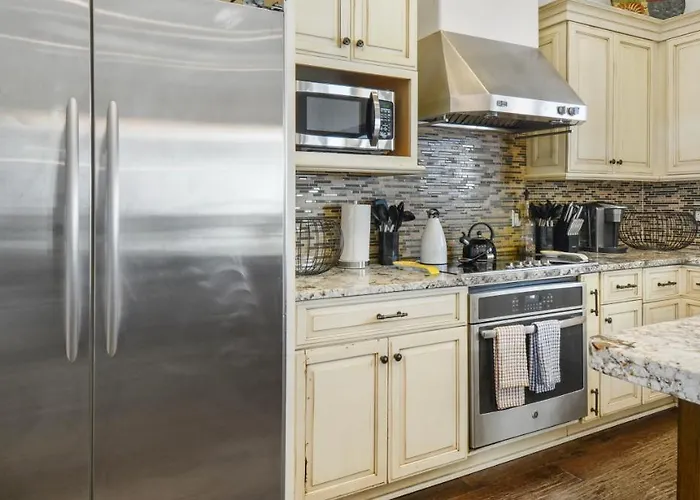 7br On Golf Course With Castita Pool Tennis And Basketball Court *